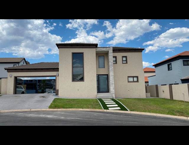 3 BEDROOM HOUSE FOR SALE IN BLUE VALLEY GOLF ESTATE